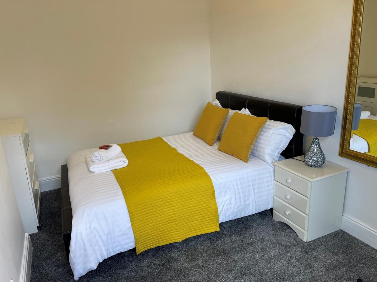 Robinhuts - 3 Bed Accommodation -Perfect For Contractors, Families & Students Kingston upon Hull Ngoại thất bức ảnh