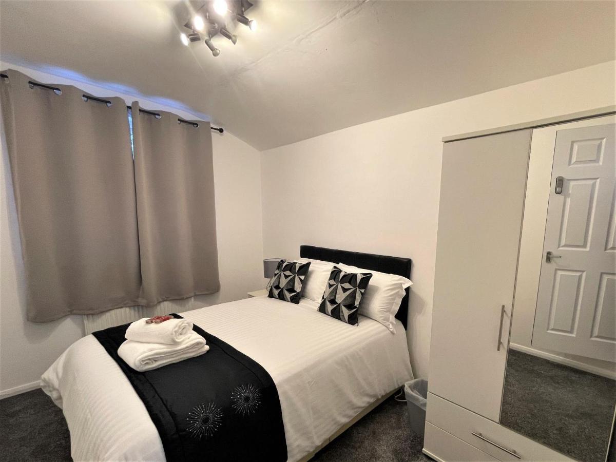 Robinhuts - 3 Bed Accommodation -Perfect For Contractors, Families & Students Kingston upon Hull Ngoại thất bức ảnh
