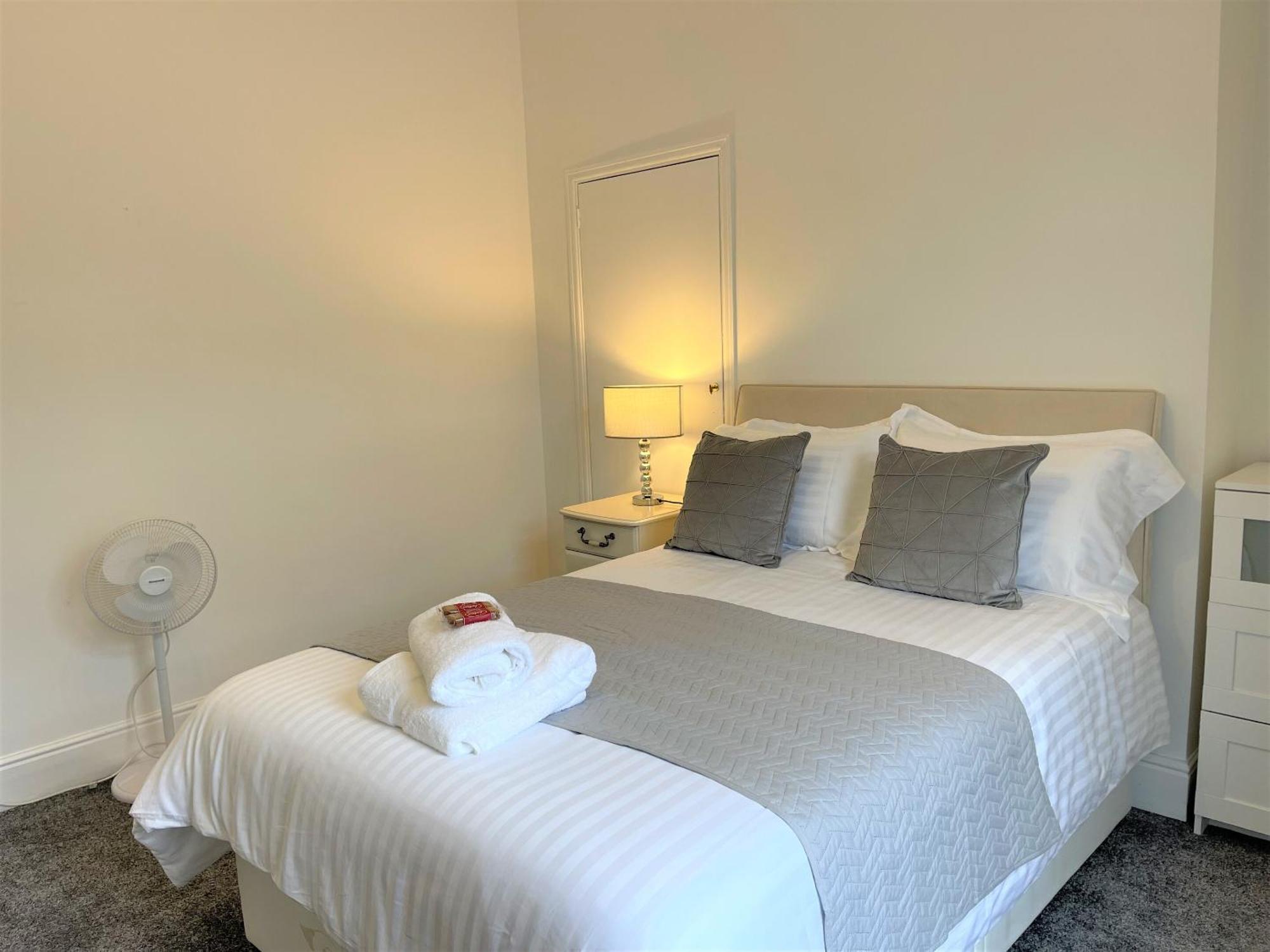 Robinhuts - 3 Bed Accommodation -Perfect For Contractors, Families & Students Kingston upon Hull Ngoại thất bức ảnh