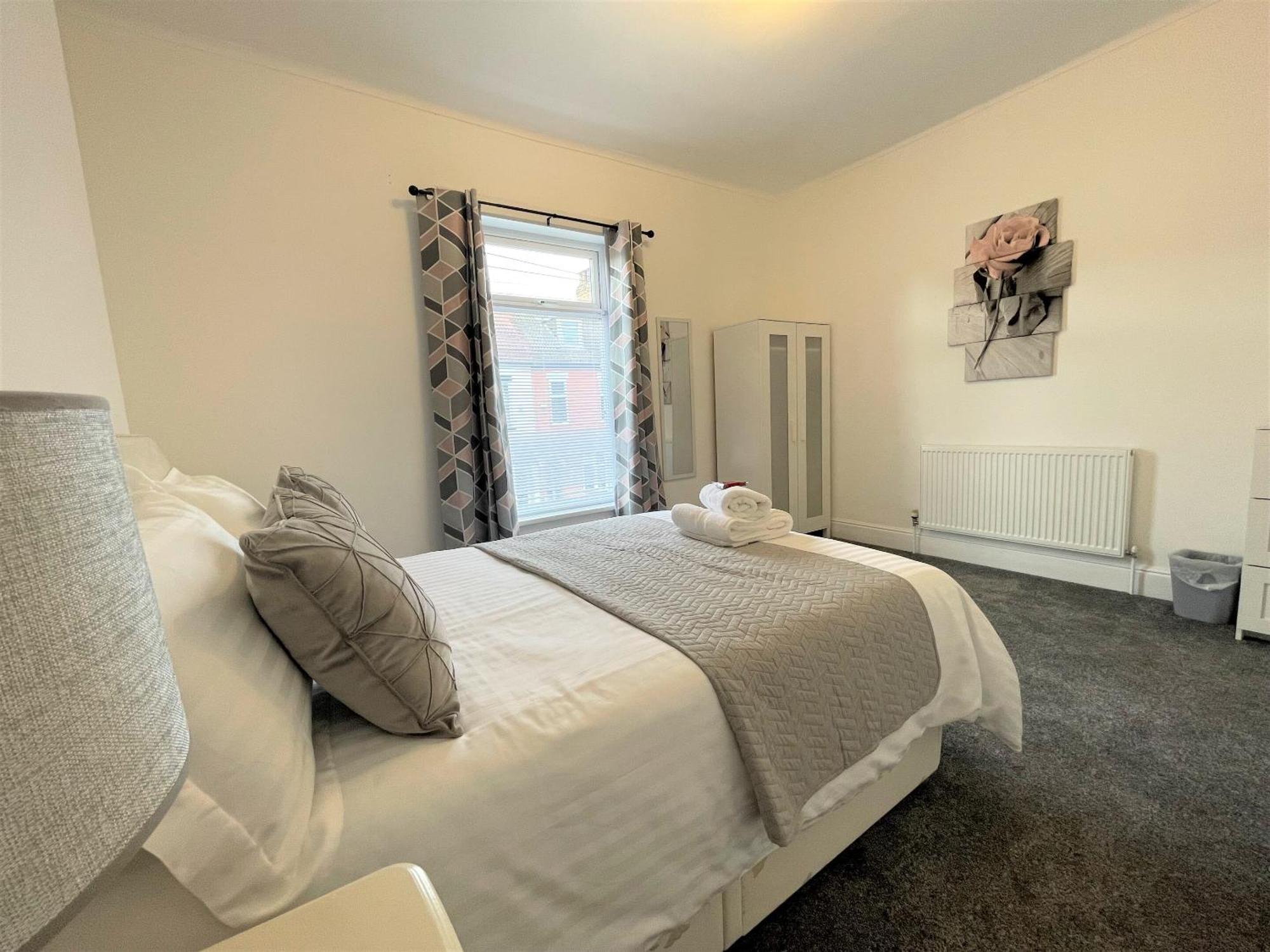 Robinhuts - 3 Bed Accommodation -Perfect For Contractors, Families & Students Kingston upon Hull Ngoại thất bức ảnh