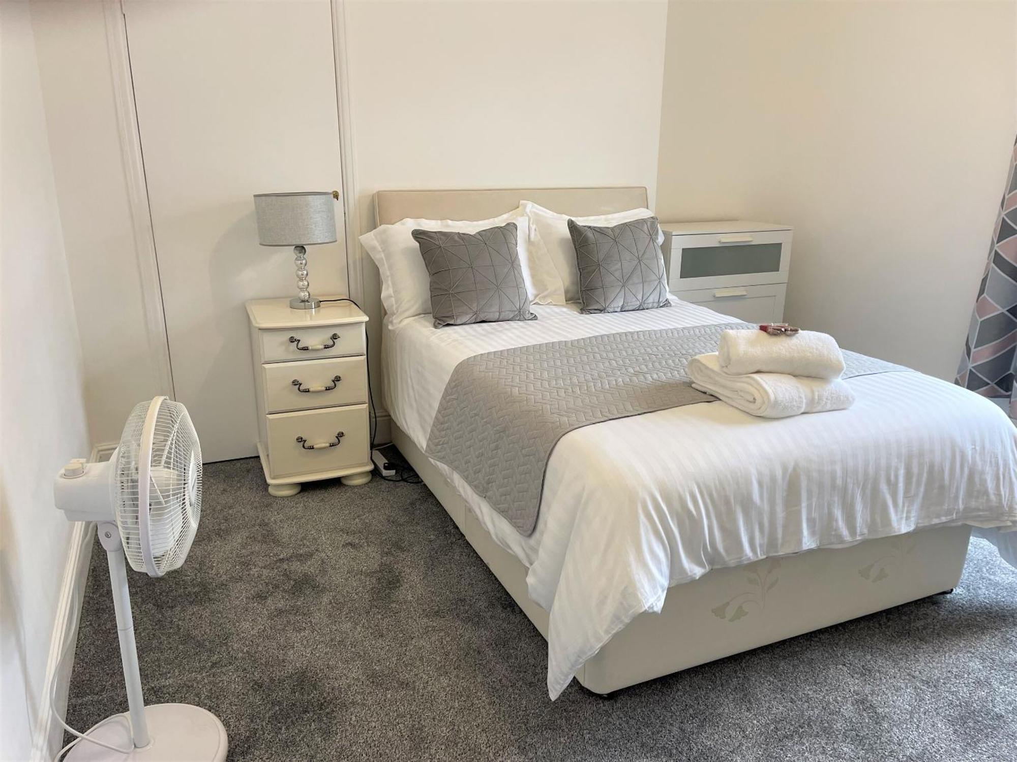 Robinhuts - 3 Bed Accommodation -Perfect For Contractors, Families & Students Kingston upon Hull Ngoại thất bức ảnh