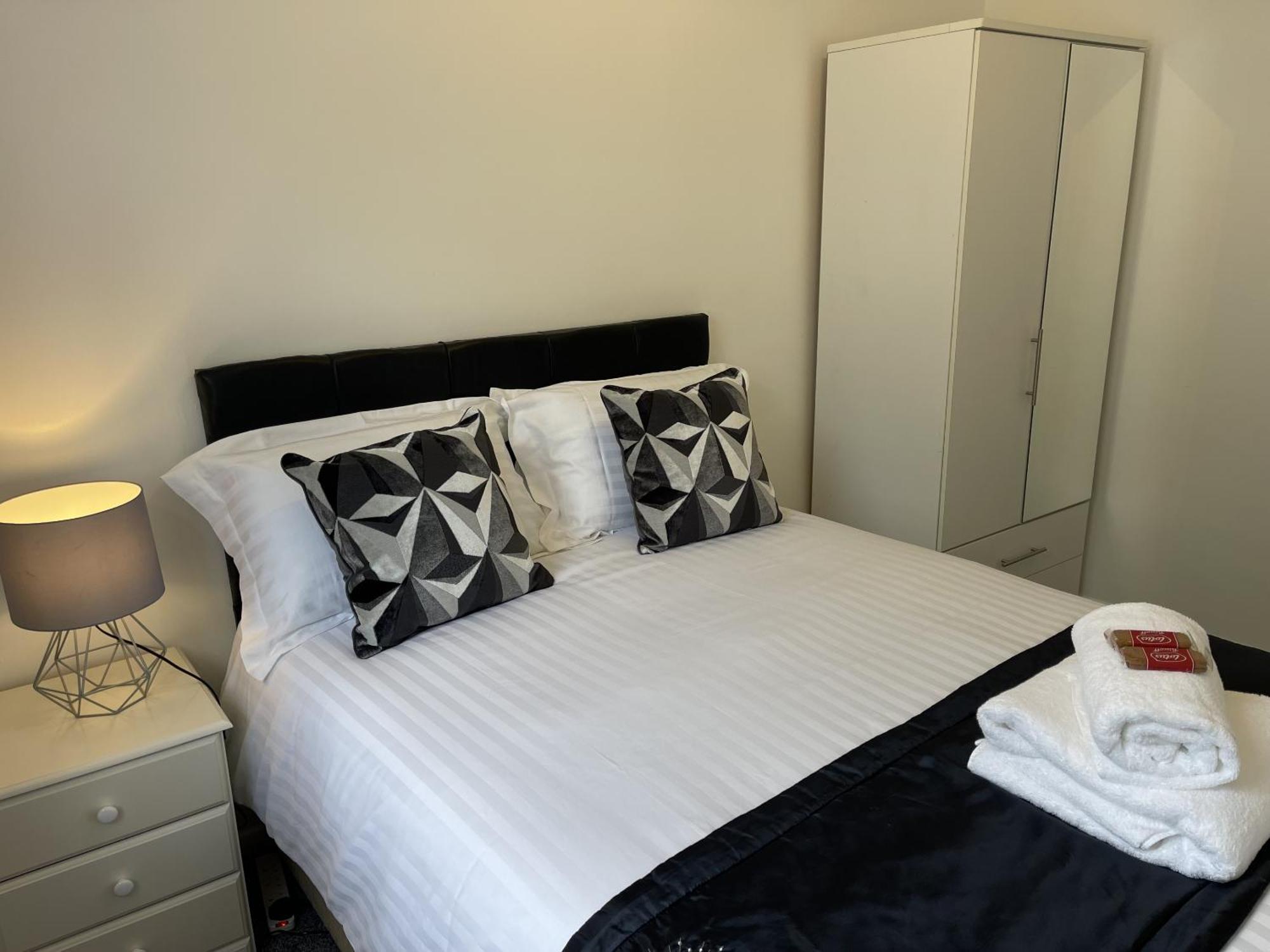 Robinhuts - 3 Bed Accommodation -Perfect For Contractors, Families & Students Kingston upon Hull Ngoại thất bức ảnh
