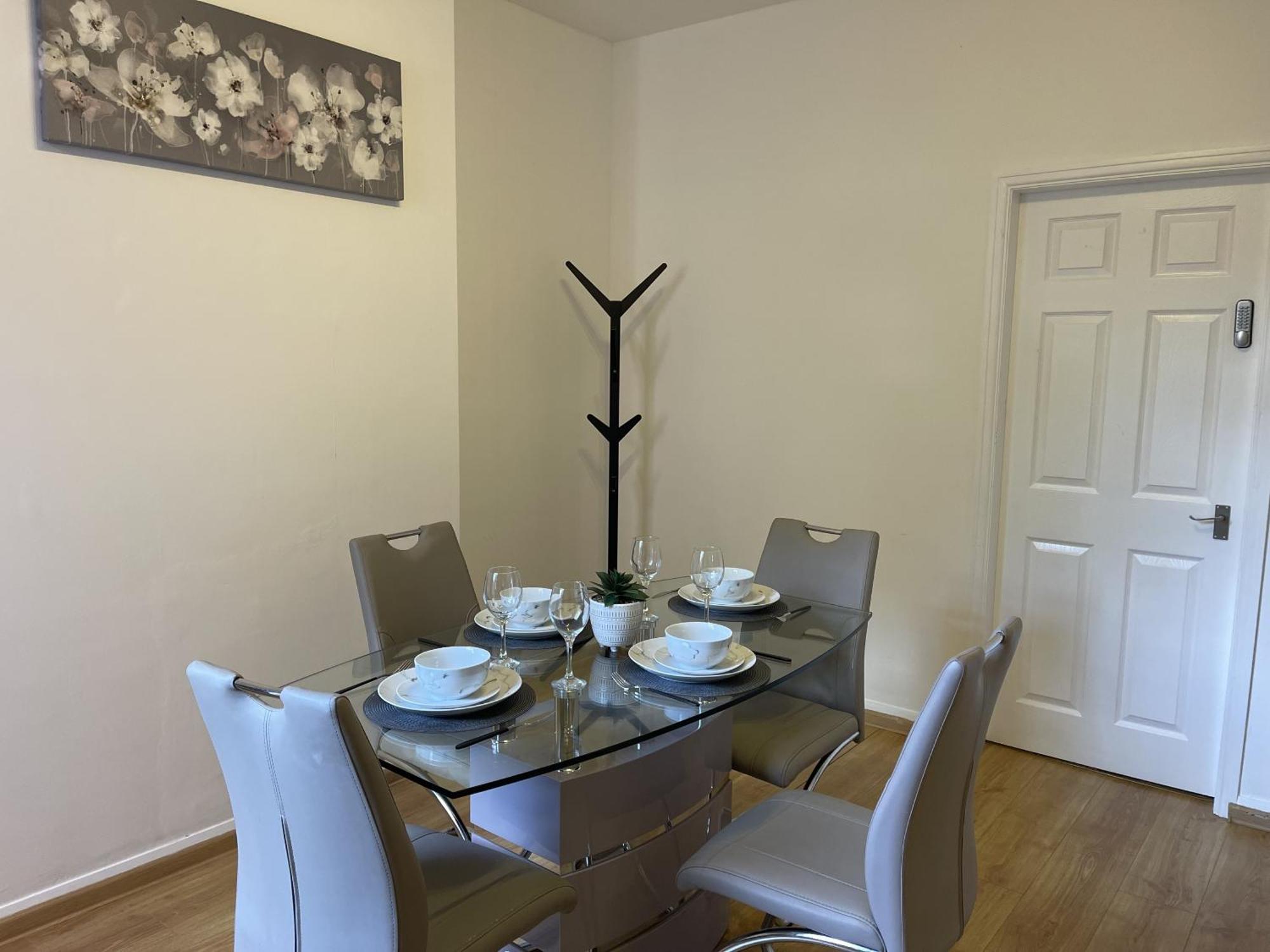 Robinhuts - 3 Bed Accommodation -Perfect For Contractors, Families & Students Kingston upon Hull Ngoại thất bức ảnh