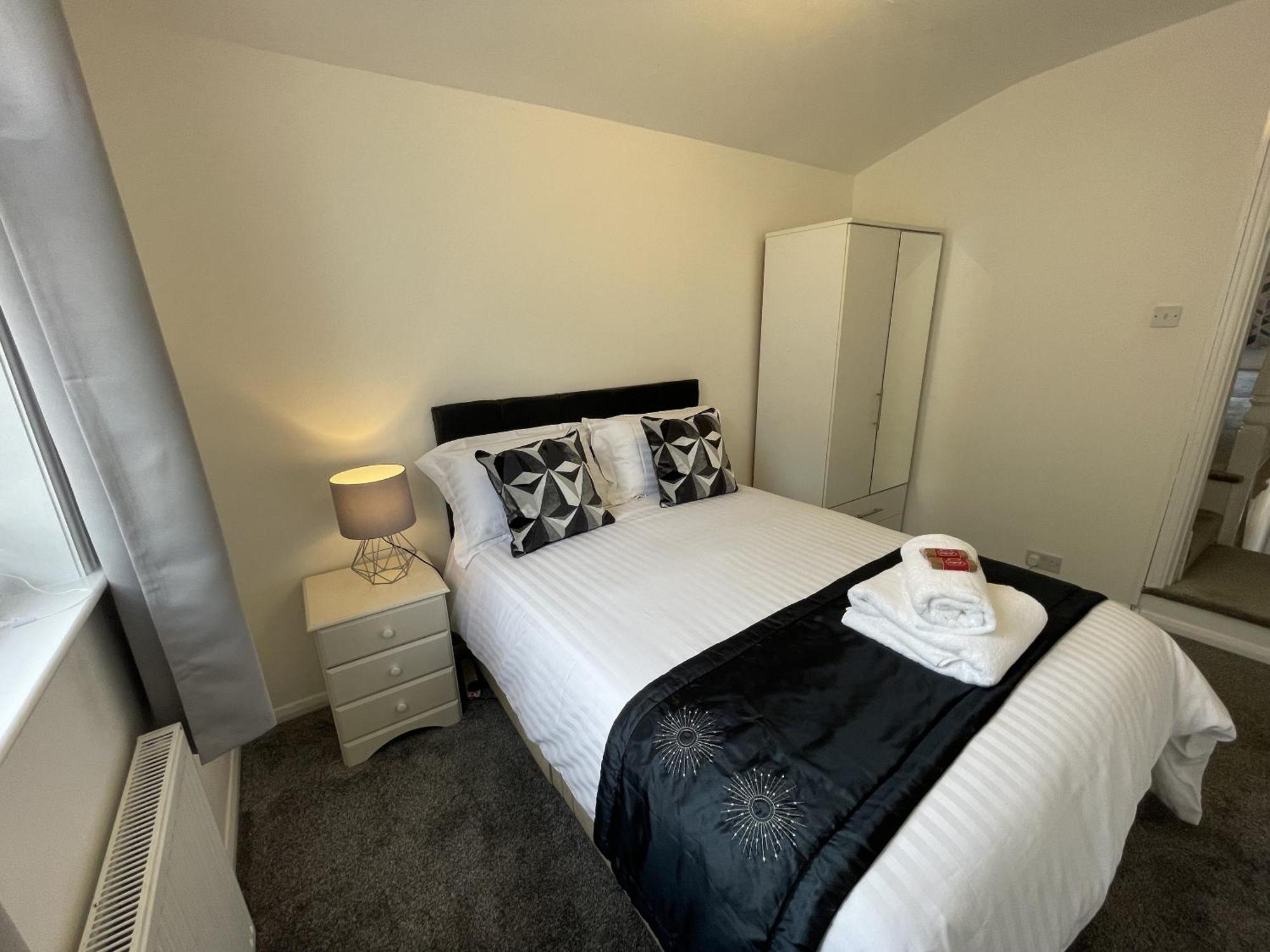 Robinhuts - 3 Bed Accommodation -Perfect For Contractors, Families & Students Kingston upon Hull Ngoại thất bức ảnh